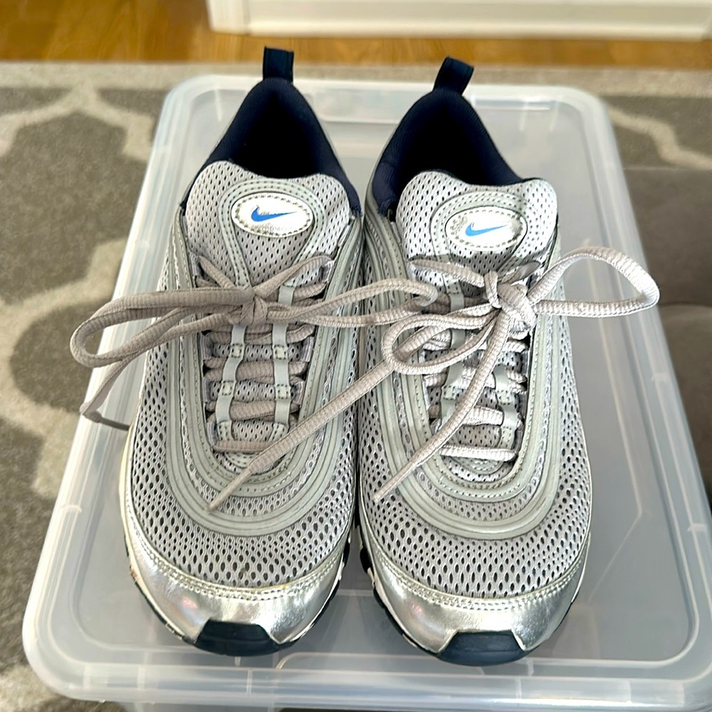 Used in good condition Nike Women’s Air max 97 sneakersrs